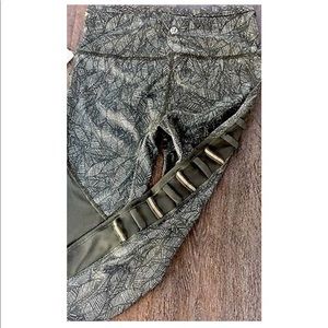 lululemon green leaf Printed Cropped Leggings